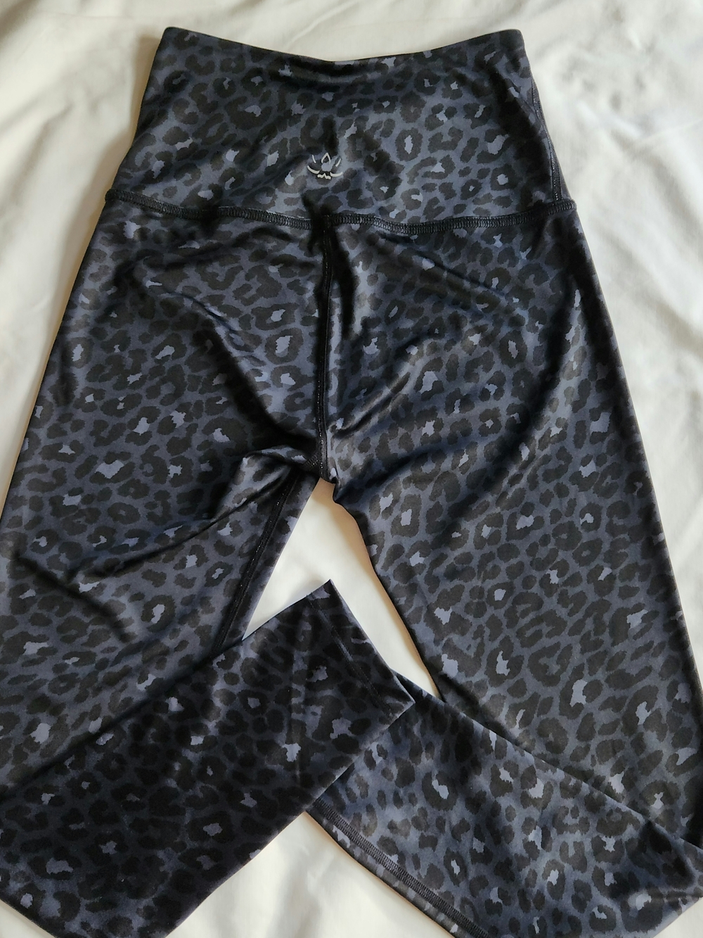 Beyond Yoga Olympus Leopard High Waisted Midi Leggings Gray Black Animal Size S - Picture 2 of 8